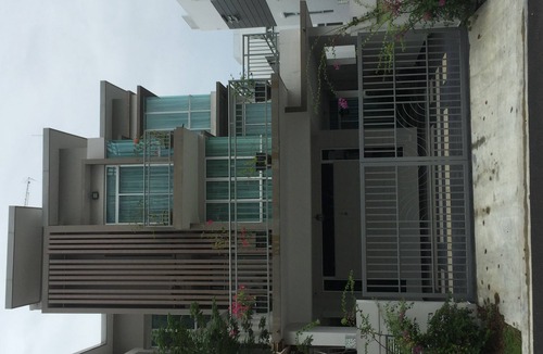 Johor Bahru House | A well-decorated 3-storey house near Malaysia-Singapore border checkpoint.