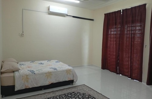 Kangar House | A&Z Homestay Kangar with 4 Bedroom Aircond 3 Bathroom