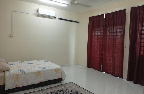 Kangar House | A&Z Homestay Kangar with 4 Bedroom Aircond 3 Bathroom