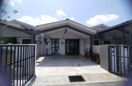 Batu Enam House | Adam's Homestay Kuantan