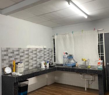 Pekan Melayu House | ADEELA HOMESTAY @ BANDAR KUANTAN