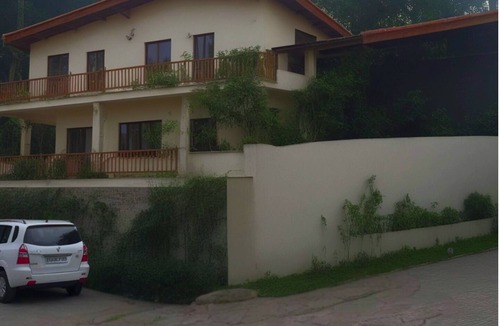 Baguio Apartment | Adorable 2-bedroom home in cool Baguio for your stay, with a touch of Paris.