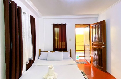 Catangnan Apartment | Adorable apartment with AC in vibrant General Luna