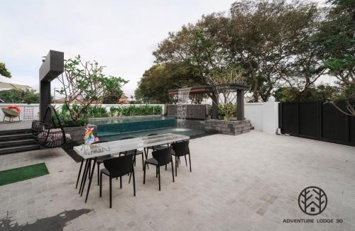 Tanjong Bidara Villa | Adventure Lodge 30 - 7mins to Jonker Str #HotJacuzzi #kids #25pax #KTV#swimming pool