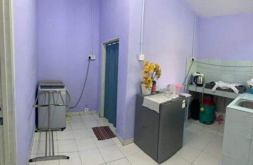 Perak Tengah District House | Aenis Homestay Titi Gantung