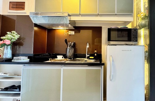 Santo Cristo Condo | Aesthetic 1-bedroom condo with WiFi, City View in Quezon City, Philippines