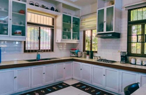 Taguig House | Aesthetic Luxury Estate near BGC and AIRPORT