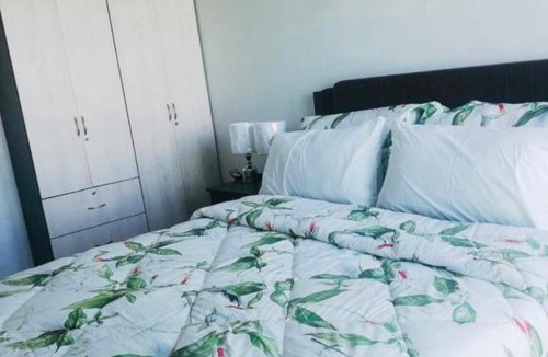 Muntinlupa Apartment | Affordable 1 bedroom unit for daily and long term with balcony, netflix, wifi and pool