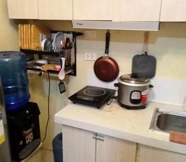 Lapu-Lapu Apartment | Affordable 8th Floor Studio Unit with Hot Shower, Wi-Fi and Netflix in Saekyung Marigondon Phase 2
