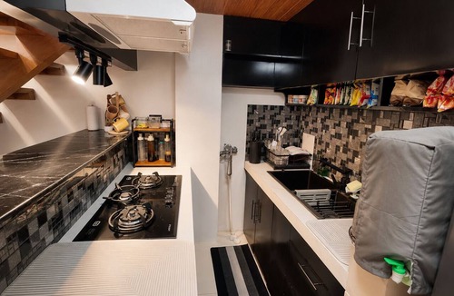 Santa Cruz House | Affordable Luxury Loft Style Netflix Fast Wifi FreeParking Sta. Cruz Laguna