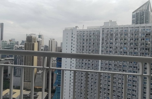 Pandacan Apartment | Aircon Budget Room for 4 persons - good for groups and families