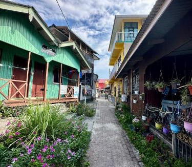 Kampung Pasir Hantu Hotel | AISHAH GUEST HOUSE