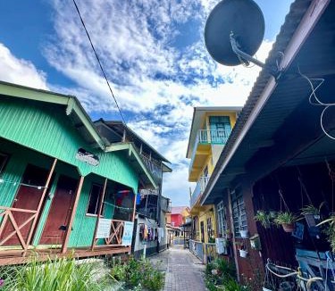 Kampung Pasir Hantu Hotel | AISHAH GUEST HOUSE