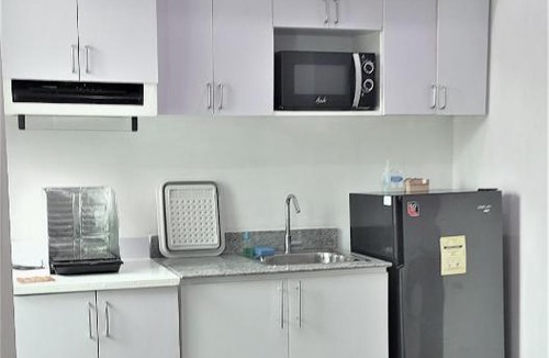 Muntinlupa Apartment | Alabang Staycation near Airport (NAIA)