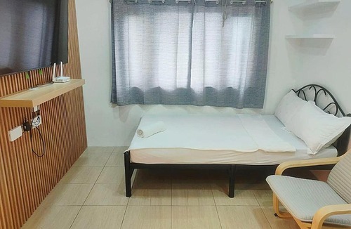 Alabang Apartment | Alabang Studio room high-speed WIFI, Pool and Gym access