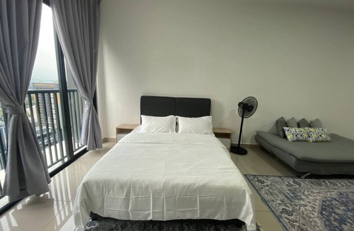 Seksyen 14 Apartment | Alinea BlueView Suites | 400m to LRT | Free Parking | Shah Alam | Pool | Wifi