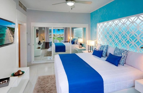 Punta Cana Village Resort | All inclusive mini suite, jetted tub and balcony at Grand Sirenis in Punta Cana