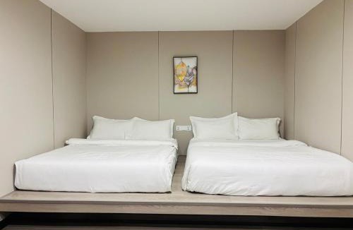 Taman Melaka Raya Apartment | All-You-Need Room for 4, Walk & Drive Around to Tourist Hotspot, EDEN