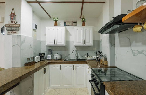 Tawala Apartment | Alona Apartments 1-bedroom apartment with excellent WiFi, in the heart of Alona