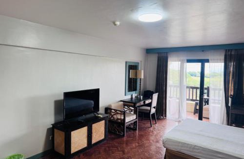 Yapak Apartment | Alta Vista De Boracay F205