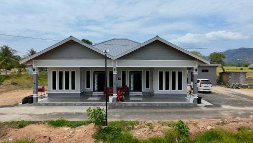 Kuala Teriang House | Alunan Padi HOMESTAY
