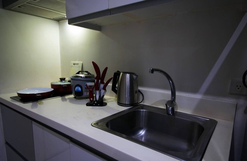 Valenzuela Apartment | Amazing Romantic view L-pools Gramercy Makati 1212