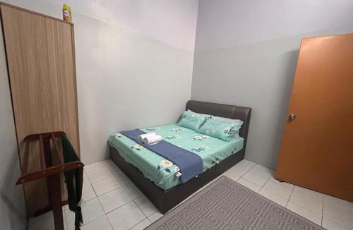 Durian Sebatang House | Anuarosi Homestay Taman Melor, Teluk Intan