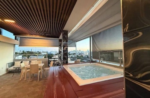 Evaristo Morales Apartment | Apartment with roof + jacuzzi + Wi-Fi + AC in Santo Domingo RD
