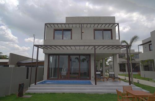 Barangay 16 Resort | Araya Beach Casas