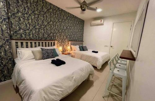 Mont Kiara Apartment | Arcoris Mont Kiara - Huge Balcony for 8 pax 1B1BR - 2 queen and 1 Partition Room Bunk Bed