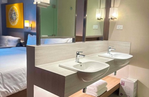 Plainview Hotel | ARMA Doré Luxury Suite at Acqua Private Residences, Manila.