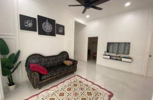 Kampung Semut Api House | ARRA Guest House, Pantai Cahaya Bulan, Kota Bharu