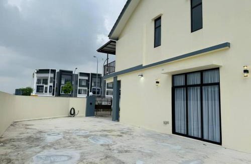 Tebrau House | Austin Crest