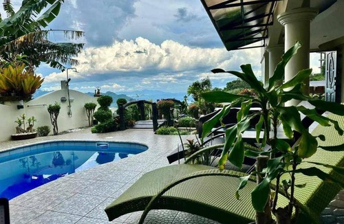 Tagaytay Villa | Avana Hills Tagaytay Holiday Villa