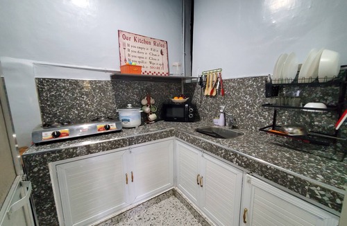 Tayug House | AVE Homes D- 2 BDRMS, Parking, A/C, WiFi, Netflix