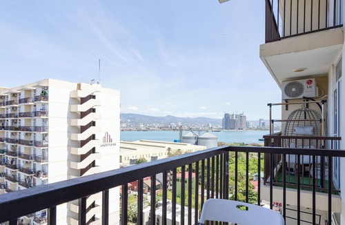 Lapu-Lapu Apartment | Azure Haven -an elegant studio with a relaxing sunset and seaview at the balcony