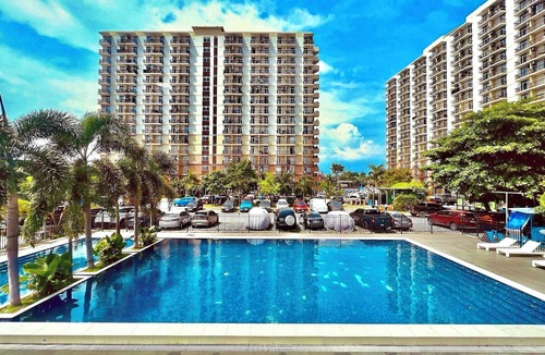 Lapu-Lapu Apartment | Azure Haven -an elegant studio with a relaxing sunset and seaview at the balcony