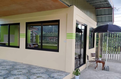 Urdaneta City Apartment | Bachelor Pad w/NetFlix,Halfcourt and unlimited Wifi