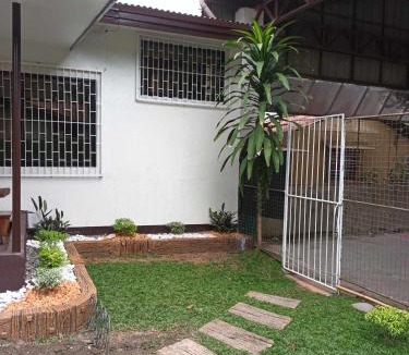Bacolod House | Bacolod Tiny House FAST WIFI with Barbeque Area