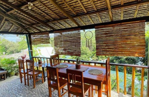 Puerto Galera Bed & Breakfast | Bahay Luntian Guest House