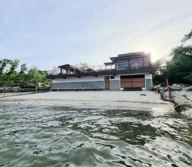 Pagbilao Villa | Baia Pagbilao, Beachfront Home in Quezon