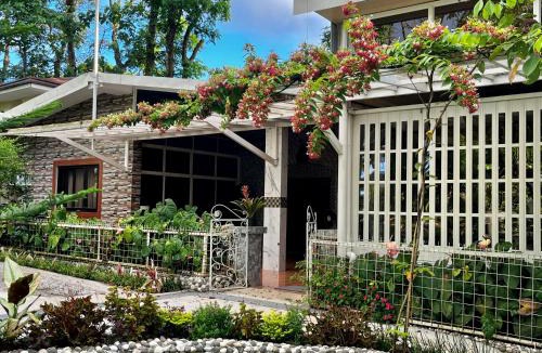 Lucban House | BALAI BANAHAW Vacation Farm and Private Resort