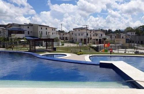 Lipa Apartment | Bali inspired 2 bedroom in Lipa netflix pool and parking