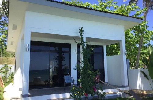Dimiao Villa | BambooBeachVilla1 AC New OCEANFRONT POOL sunsetview garden kitchen SATELLITE STARLINK WI-FI