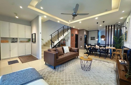 Kajang Apartment | Bangi Avenue, 43000 Kajang Fully Air-Con Homestay