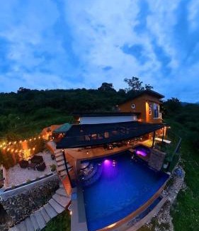 Batangas City Villa | Barney's Pointe Beach House, Batangas City