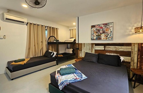 Kampung Mendok Ski Chalet | Batu Puteh Chalet by the River, Pool, WIFI