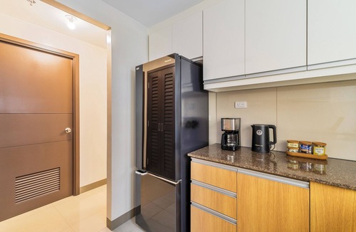 Tambo Apartment | Bayshore Luxe Music Vibes | 50% Off +Pool+ Gym