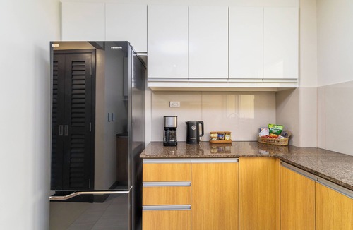 Tambo Apartment | Bayshore Luxe Music Vibes | 50% Off +Pool+ Gym