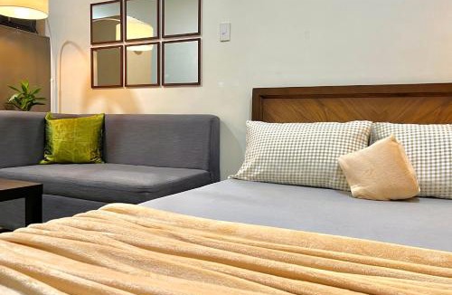 San Dionisio Apartment | Bea’s Transient (Condo Studio Room for 2!)
